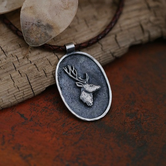 wisiory Wisior z jeleniem szlachetnym ze srebra