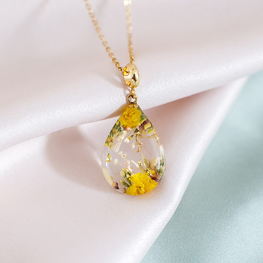 wisiory Wisiorek z kompozycją kwiatową