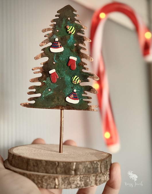 dekoracje świąteczne Zimowa Miedziana Choinka z Biżuteryjną Niespodzianką