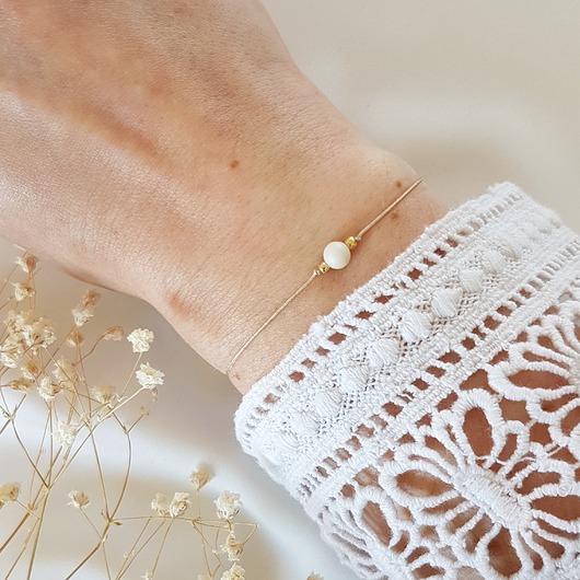 beżowa bransoletka z kamieniem rzecznym LEI handmade 