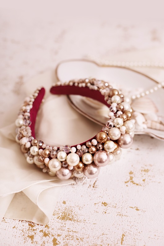 Queen on red Republika jewelry