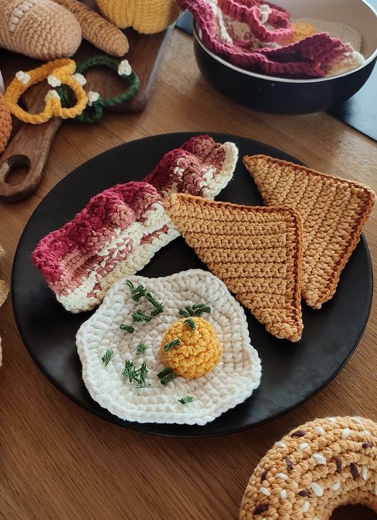 zabawki - inne Tost, pieczywo do zabawy w dziecięcą kuchnię.