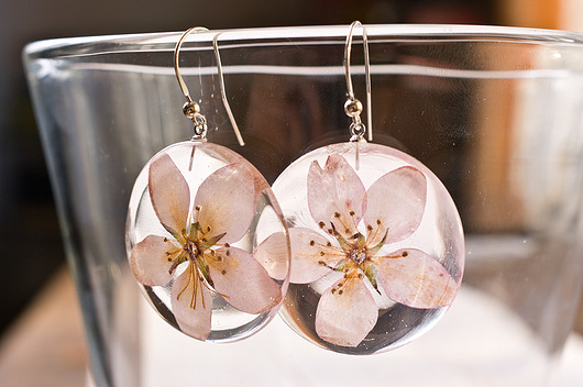 Kolczyki z różowymi kwiatami - żywica, srebro So Jewelry