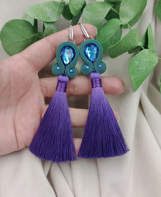 kolczyki soutache Szmaragdowe fioletowe kolczyki chwosty kryształowe