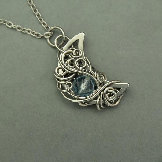 wisiory Wisiorek księżyc błękitny topaz wire wrapping