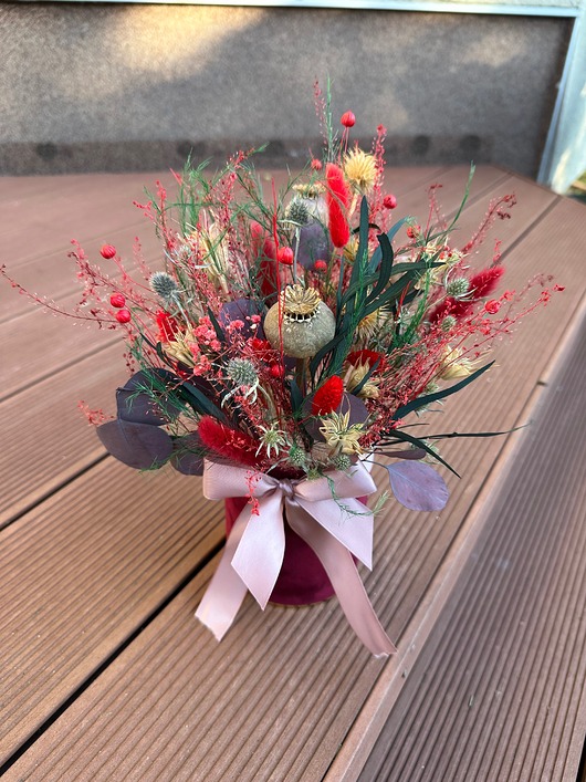 ozdoby wielkanocne Flowerbox z roślinności suszonej i stabilizowanej burgund
