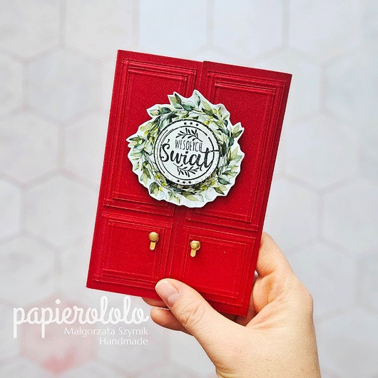 kartki świąteczne Kartka bożonarodzeniowa w kształcie czerwonych drzwi