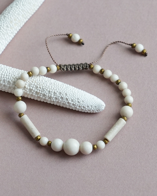 bransoletki z kamieni naturalnych Beżowa bransoletka z kamienia rzecznego