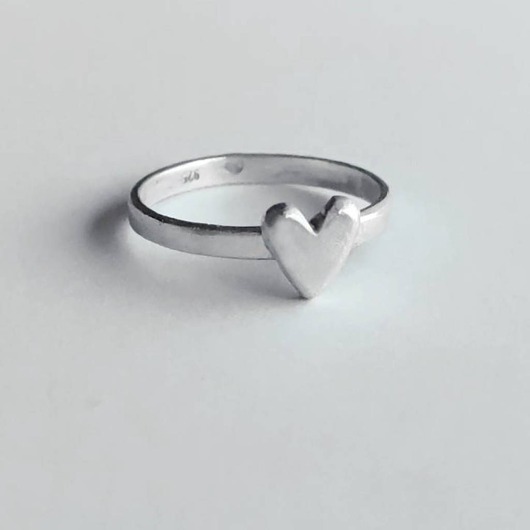 pierścionki srebrne Pierścionek serduszko
