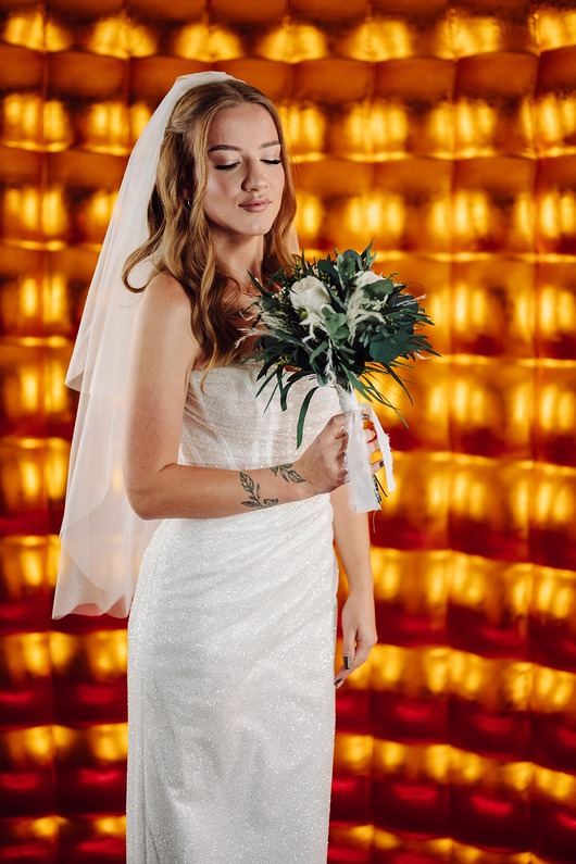 dodatki ślubne Stabilizowany bukiet ślubny z białymi różami i eukaliptusem