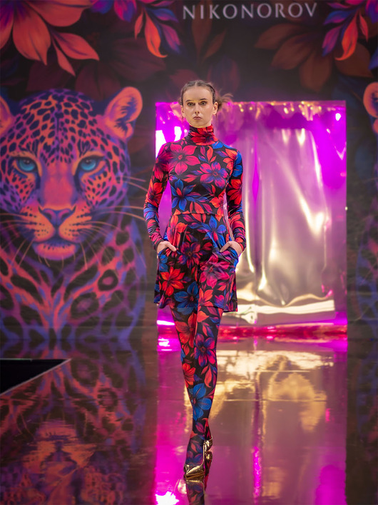 sukienki mini damskie Marta Flower Power - sukienka mini z golfem