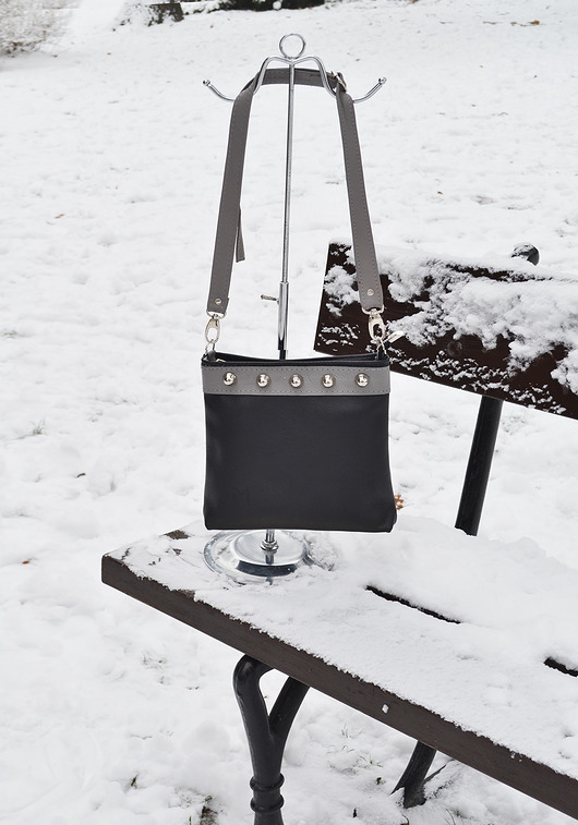 torby na ramię Czarna torebka z ćwiekami