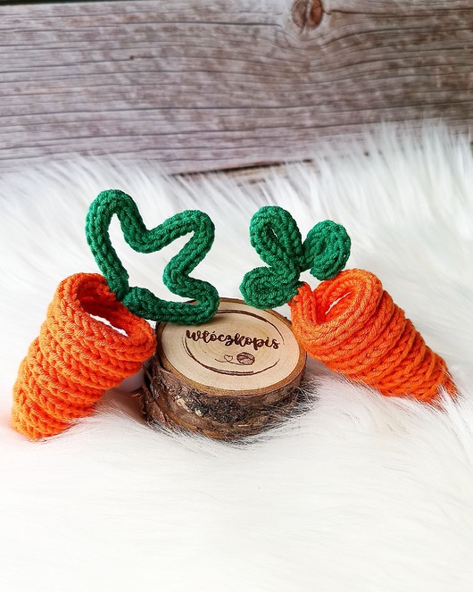 ozdoby wielkanocne Marchewka z włóczki