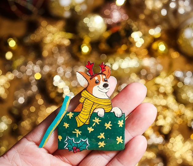 broszki Broszka Corgi w świątecznym kartonie