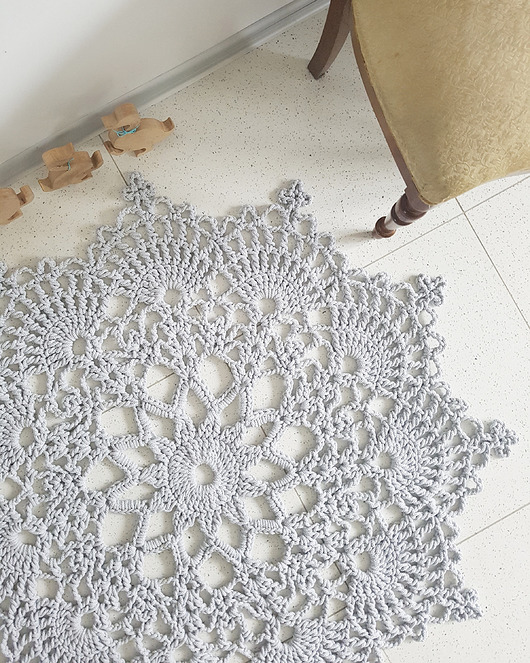 Dywan okrągły koronkowy szary - kolory Made of Weaves