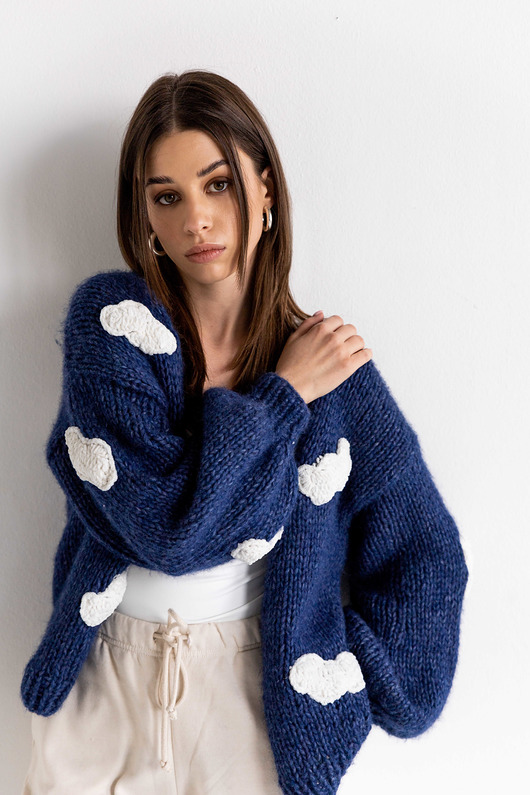 kardigany damskie Ręcznie dziergany sweter z naszywkami On Cloud Nine