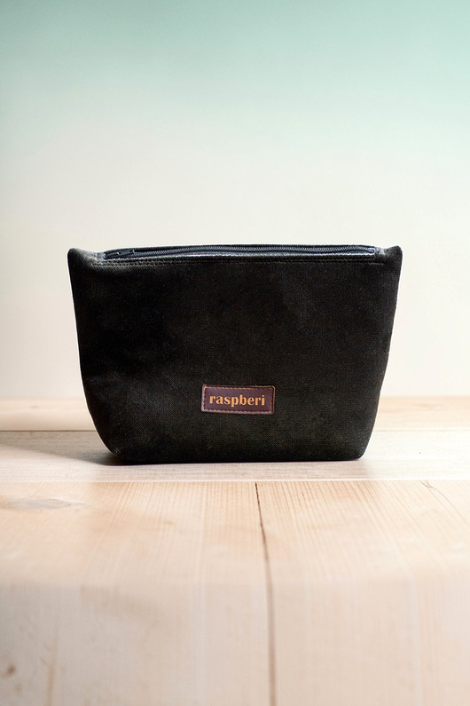 kosmetyczki Ciemnooliwkowa kosmetyczka MAXI z weluru