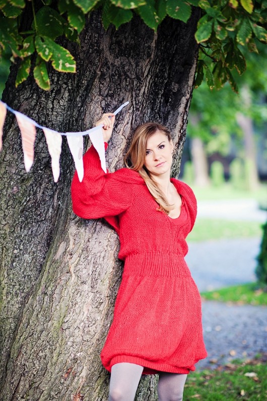 Czerwona sukienka z włóczki z kieszeniami Ela Mazurek