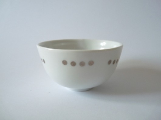 porcelanowa czarka w platynowe kropki