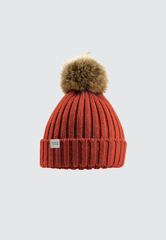 czapki damskie Czapka beanie z futrzastym pomponem ceglastoczerwona