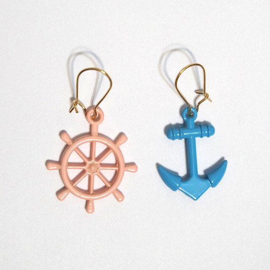 kolczyki - inne Kolczyki - kotwica, ster - niebieskie, morelowe