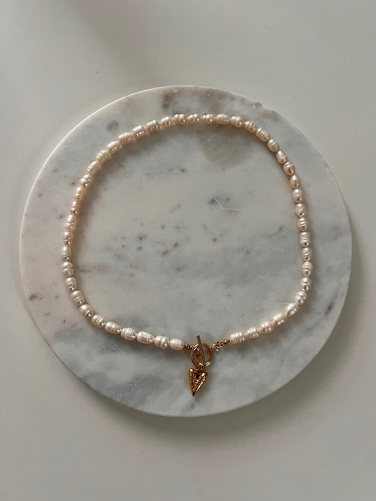 wisiory Handmade naszyjnik z naturalnych pereł z serduszkiem