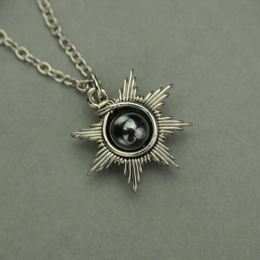 wisiory Mały wisiorek słoneczko hematyt wire wrapping słońce