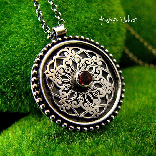 wisiory Naszyjnik Mandala - Granat Almandyn Srebro