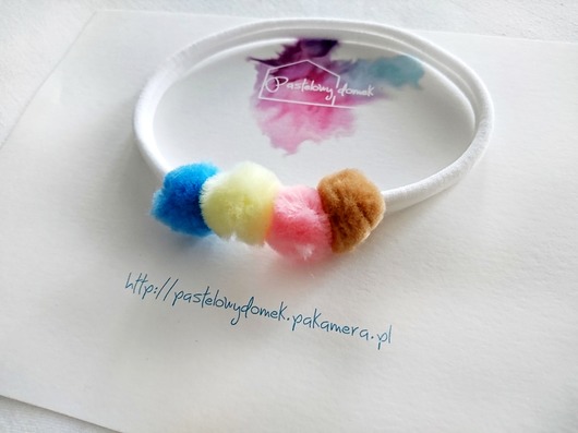 Opaska z pomponikami Pastelowydomek