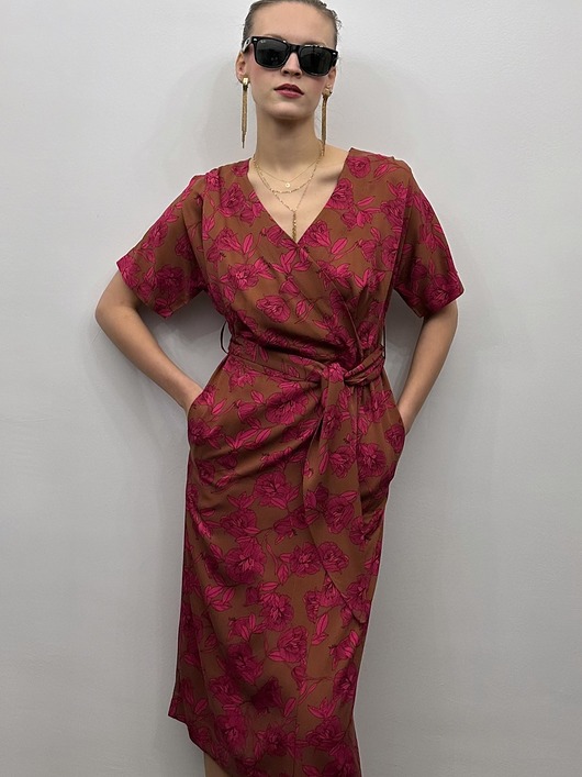 sukienki midi damskie Sukienka kopertowa JAPANESE GARDEN z wiskozy