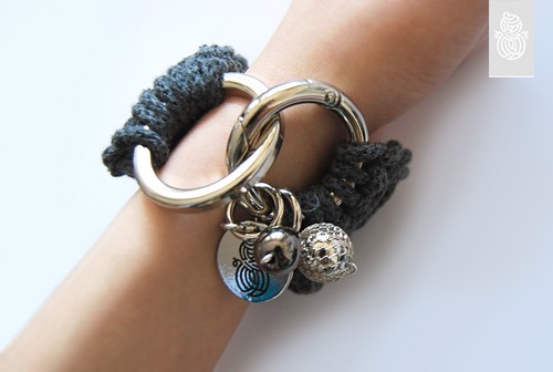 Knitted Bracelet. Szara dwukółka. Zamowienie. Roboty Ręczne