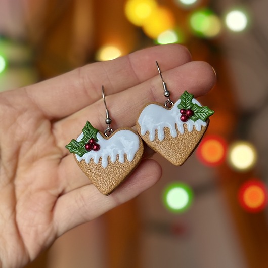 kolczyki z masy plastycznej Kolczyki PIERNIK SERCA Z JEMIOŁĄ pomysł na prezent