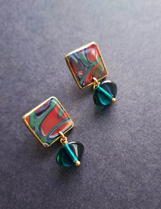 kolczyki z masy plastycznej Kolczyki zieleń w czerwieni no8