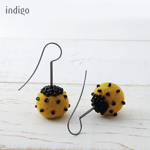 bzzz... bzzz... studio INDIGO