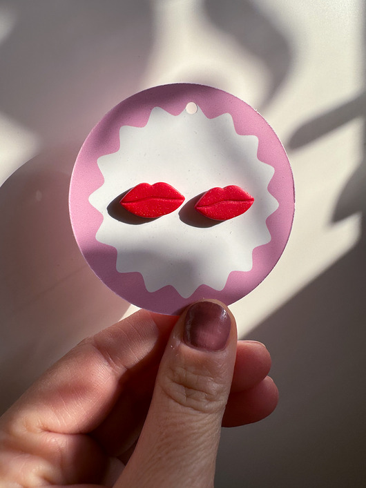 kolczyki z masy plastycznej Pojedyncze sztyfty usta czerwone