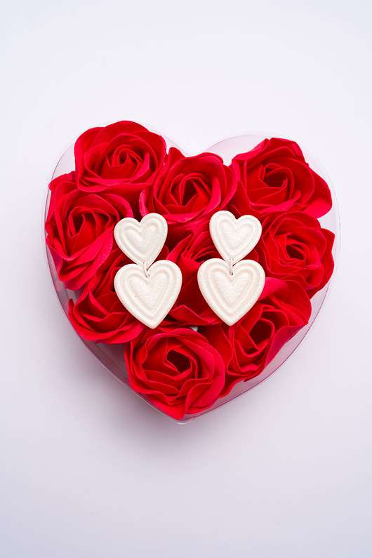 kolczyki z masy plastycznej Wiszące łańcuszki serca edycja walentynkowa