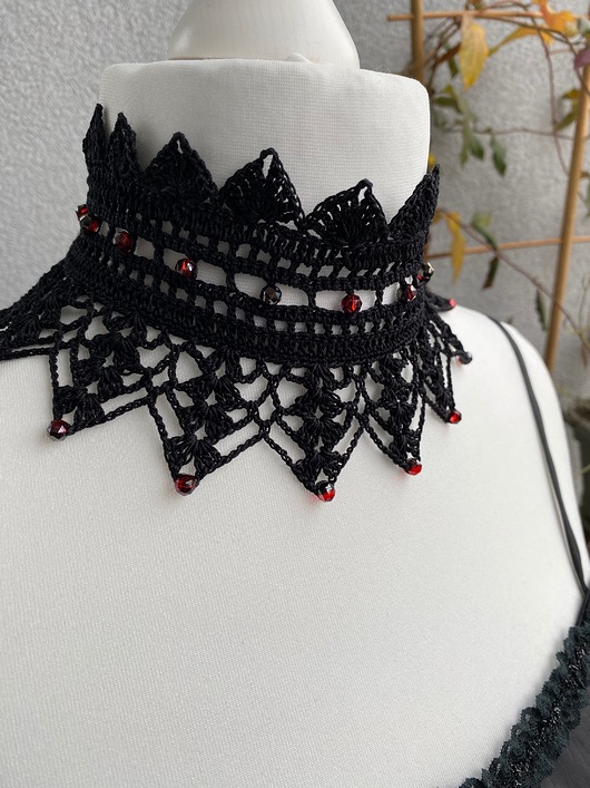 chokery Gotycki naszyjnik koronkowy czarny z koralikami ombre