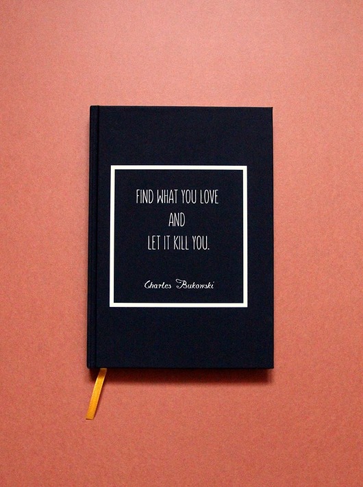Notatnik z cytatem,Bukowski,"Find what.." Golden Lips