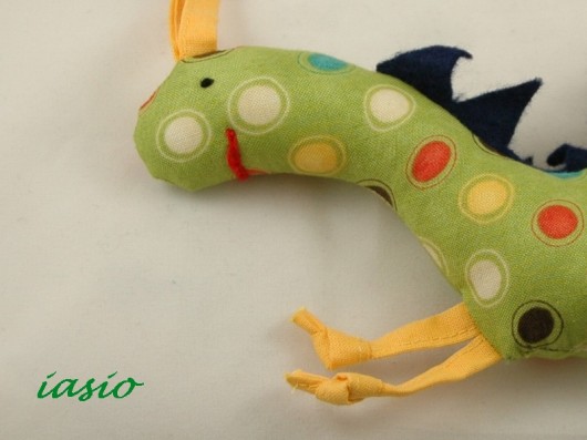 dinozaur w grochy iasio