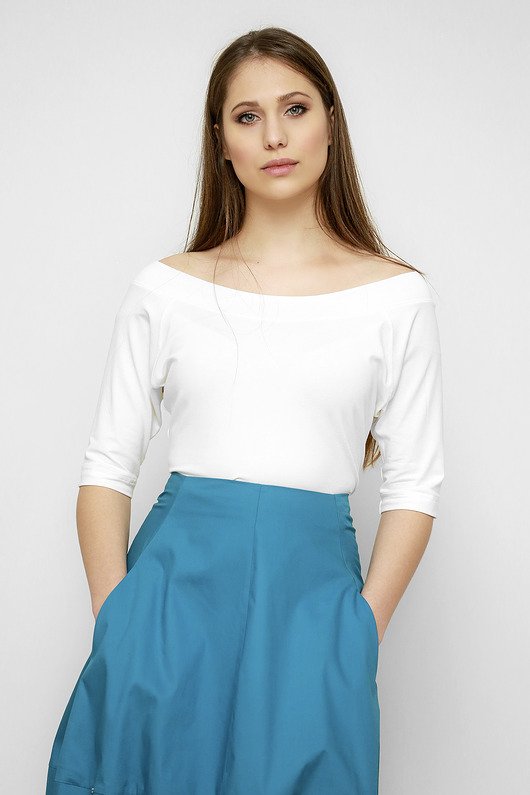 t-shirt damskie Bluzka ecru z dekoltem w łódkę Fabia