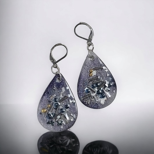 kolczyki z żywicy UNIKATOWE kolczyki z żywicy : kolekcja PICASSO szarofioletowe