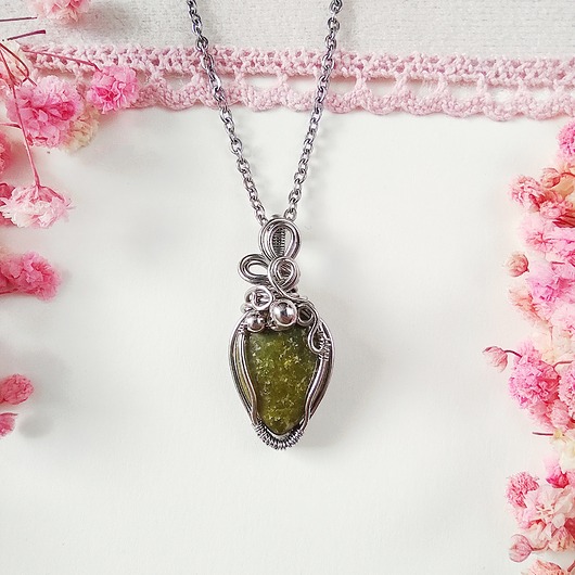 wisiory Naszyjnik Epidot stal chirurgiczna wisiorek handmade wirewrapping
