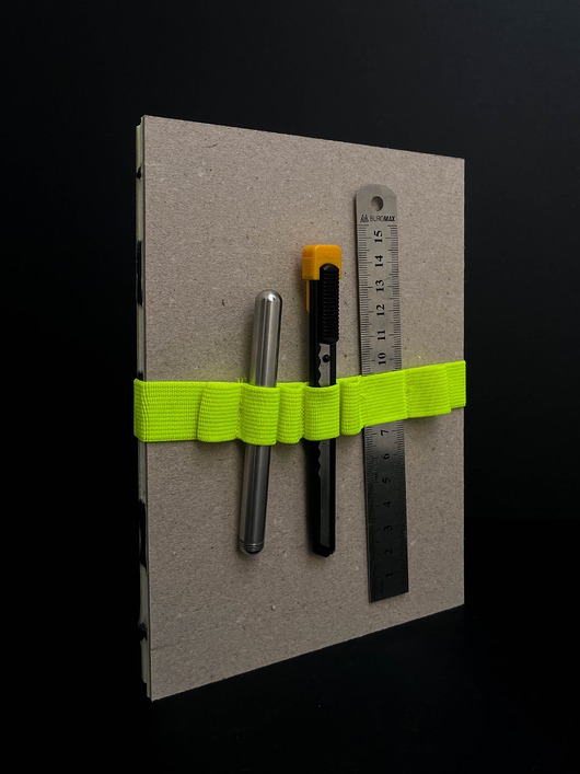 notatniki i albumy Notes gładki z gumką-piórnikiem Fluo Yellow