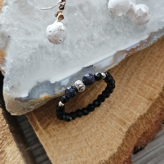 pierścionki elastyczne Elastyczny pierścionek z onyksem i nocą Kairu