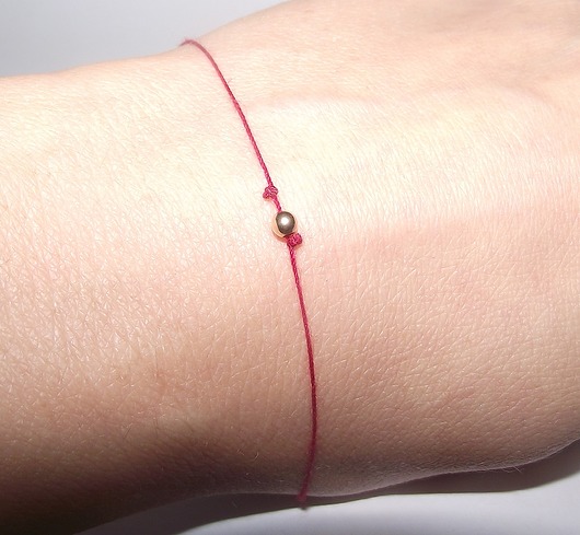 bransoletki z kamieni naturalnych Kuleczka ze złota 585 na czerwonej nitce