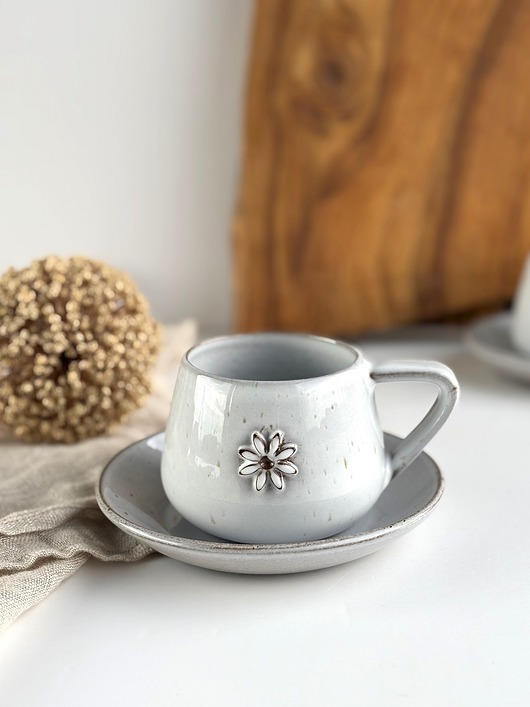 filiżanki Filiżanka ze spodkiem ręcznie robiona 250 ml - stokrotka boho