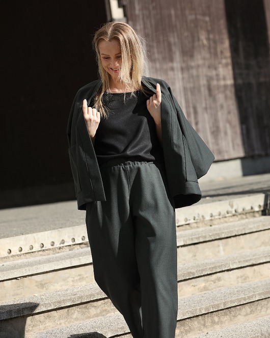 spodnie materiałowe damskie Tormia - Wełniane ciemno zielone kuloty