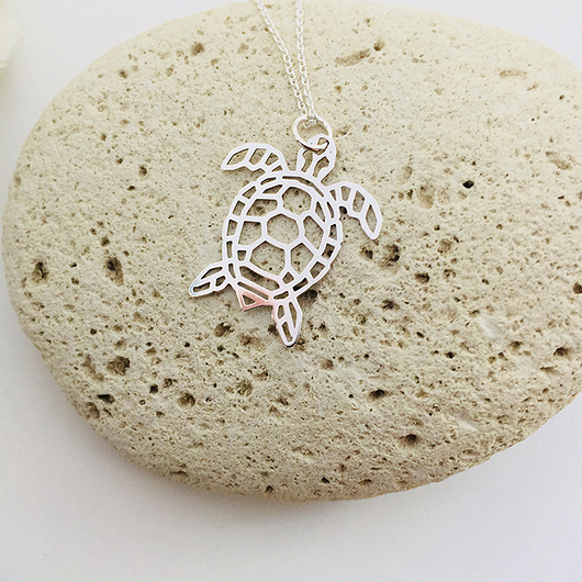 Naszyjnik z żółwiem, turtle necklace Anemon Atelier