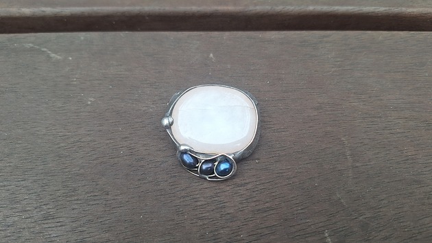 broszki Perłowa - broszka