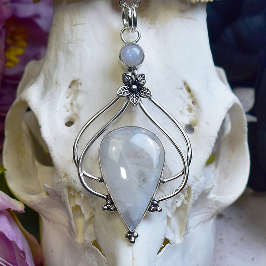 wisiory Miedziany posrebrzany wisiorek z kamieniami księżycowymi